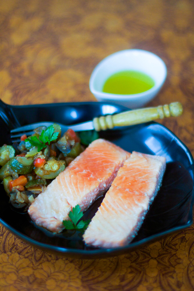 Saumon confit et garniture méridionale